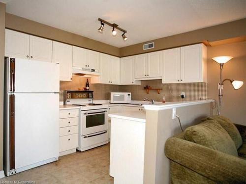 6-2120 Headon Road, Burlington, ON - Indoor Photo Showing Kitchen