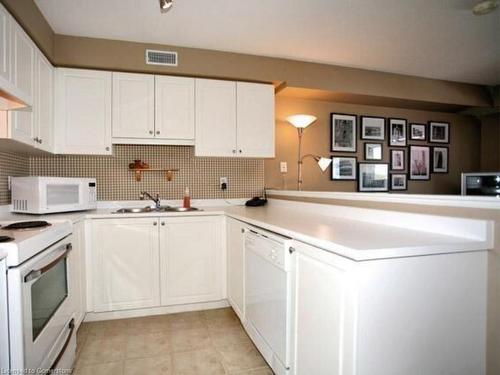 6-2120 Headon Road, Burlington, ON - Indoor Photo Showing Kitchen