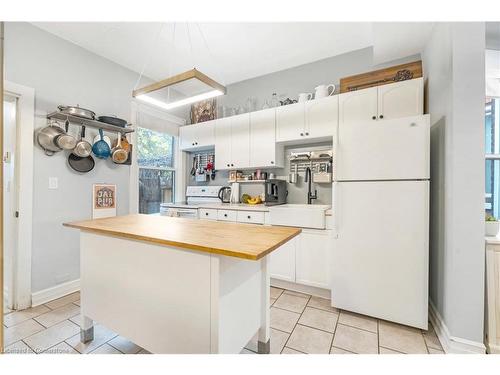 93 Peter Street, Hamilton, ON - Indoor Photo Showing Kitchen