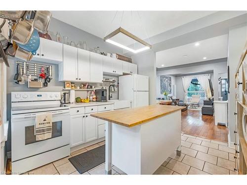 93 Peter Street, Hamilton, ON - Indoor Photo Showing Kitchen