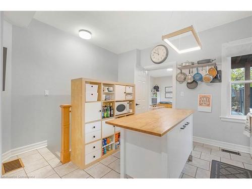 93 Peter Street, Hamilton, ON - Indoor Photo Showing Kitchen