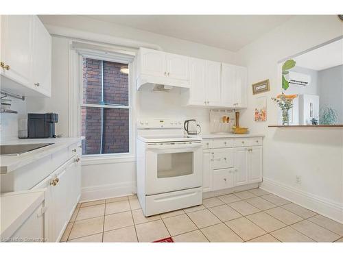 93 Peter Street, Hamilton, ON - Indoor Photo Showing Kitchen