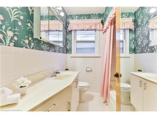 25 Grandfield Street, Hamilton, ON - Indoor Photo Showing Bathroom