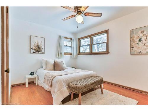 25 Grandfield Street, Hamilton, ON - Indoor Photo Showing Bedroom