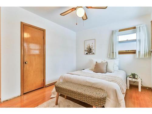 25 Grandfield Street, Hamilton, ON - Indoor Photo Showing Bedroom