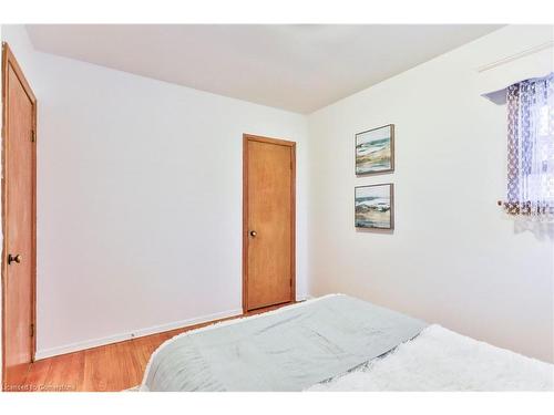 25 Grandfield Street, Hamilton, ON - Indoor Photo Showing Bedroom