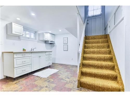 25 Grandfield Street, Hamilton, ON - Indoor Photo Showing Kitchen