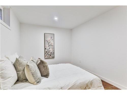 25 Grandfield Street, Hamilton, ON - Indoor Photo Showing Bedroom