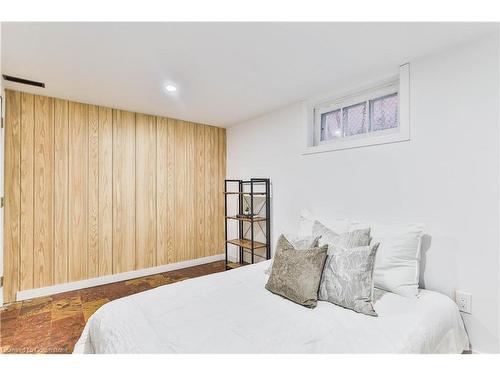 25 Grandfield Street, Hamilton, ON - Indoor Photo Showing Bedroom