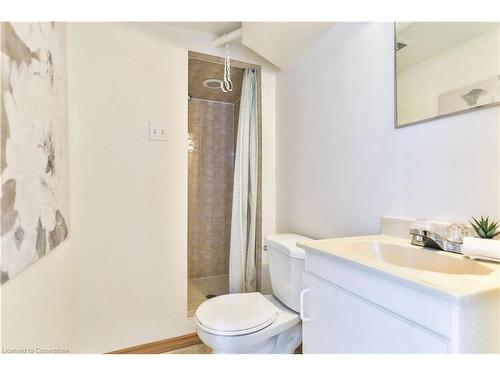 25 Grandfield Street, Hamilton, ON - Indoor Photo Showing Bathroom