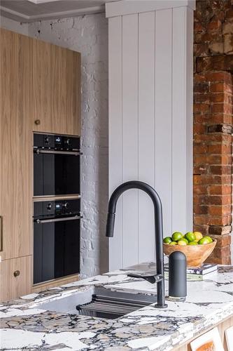 20 Peter Street, Hamilton, ON - Indoor Photo Showing Kitchen