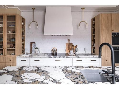 20 Peter Street, Hamilton, ON - Indoor Photo Showing Kitchen