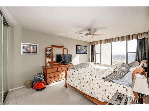 1501-75 Queen Street N, Hamilton, ON - Indoor Photo Showing Bedroom