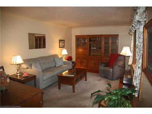 32 Talbot Road, Canfield, ON - Indoor Photo Showing Living Room