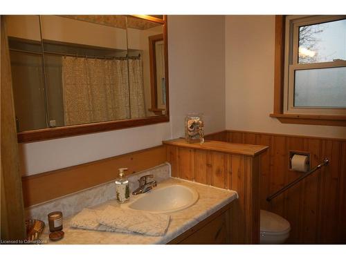 32 Talbot Road, Canfield, ON - Indoor Photo Showing Bathroom