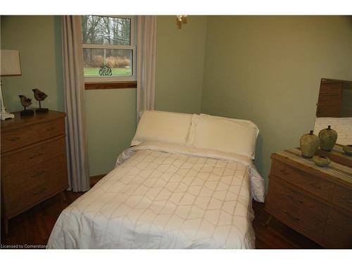 32 Talbot Road, Canfield, ON - Indoor Photo Showing Bedroom