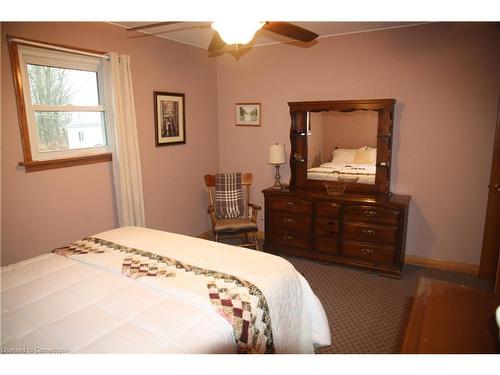 32 Talbot Road, Canfield, ON - Indoor Photo Showing Bedroom