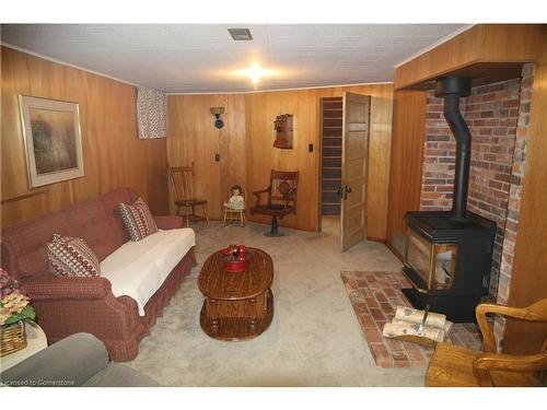 32 Talbot Road, Canfield, ON - Indoor Photo Showing Living Room