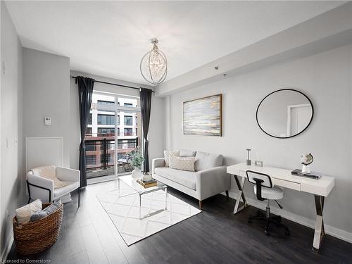 19-2486 Old Bronte Road, Oakville, ON - Indoor Photo Showing Living Room