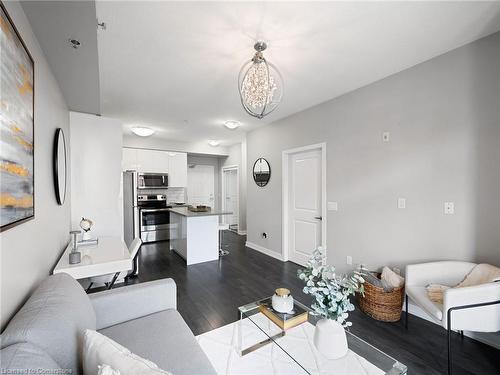 19-2486 Old Bronte Road, Oakville, ON - Indoor Photo Showing Living Room