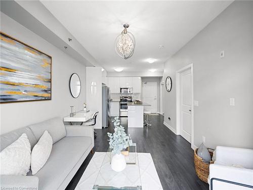 19-2486 Old Bronte Road, Oakville, ON - Indoor Photo Showing Living Room