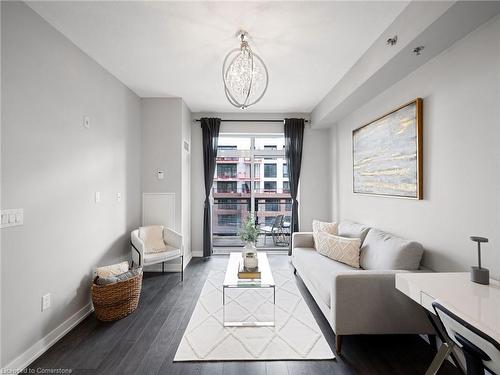 19-2486 Old Bronte Road, Oakville, ON - Indoor Photo Showing Living Room