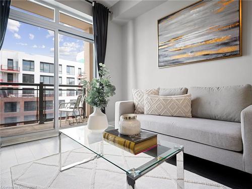 19-2486 Old Bronte Road, Oakville, ON - Indoor Photo Showing Living Room