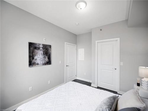 19-2486 Old Bronte Road, Oakville, ON - Indoor Photo Showing Bedroom