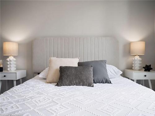 19-2486 Old Bronte Road, Oakville, ON - Indoor Photo Showing Bedroom