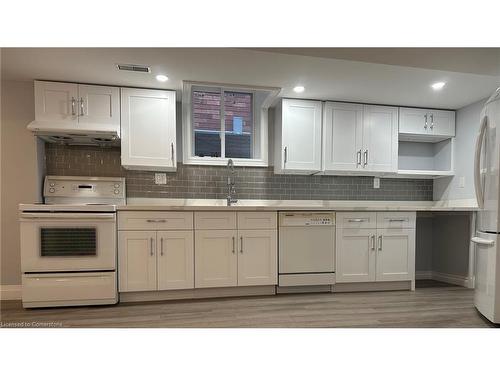 Lower-147 Locheed Drive, Hamilton, ON - Indoor Photo Showing Kitchen