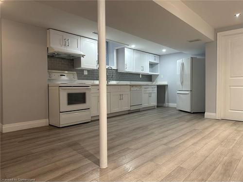 Lower-147 Locheed Drive, Hamilton, ON - Indoor Photo Showing Kitchen