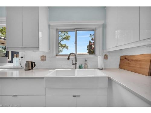 864 South Coast Drive, Peacock Point, ON - Indoor Photo Showing Kitchen