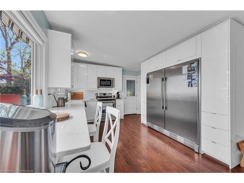 864 South Coast Drive, Peacock Point, ON - Indoor Photo Showing Kitchen