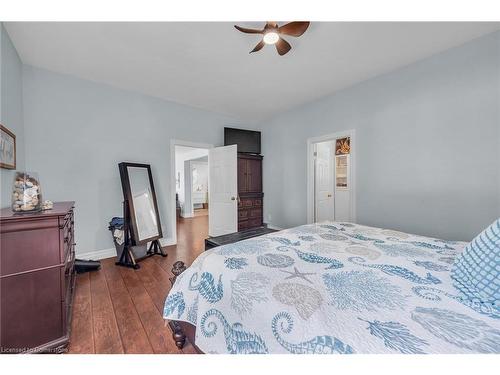 864 South Coast Drive, Peacock Point, ON - Indoor Photo Showing Bedroom