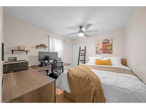 79 Province Street N, Hamilton, ON - Indoor Photo Showing Bedroom