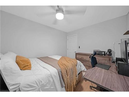 79 Province Street N, Hamilton, ON - Indoor Photo Showing Bedroom