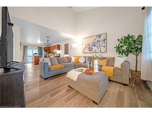 79 Province Street N, Hamilton, ON - Indoor Photo Showing Living Room