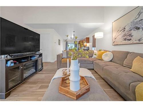 79 Province Street N, Hamilton, ON - Indoor Photo Showing Living Room