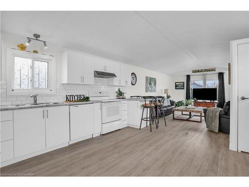 4455 David Lane, Beamsville, ON - Indoor Photo Showing Kitchen