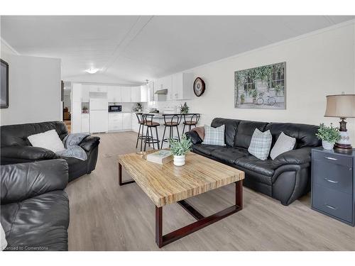 4455 David Lane, Beamsville, ON - Indoor Photo Showing Living Room