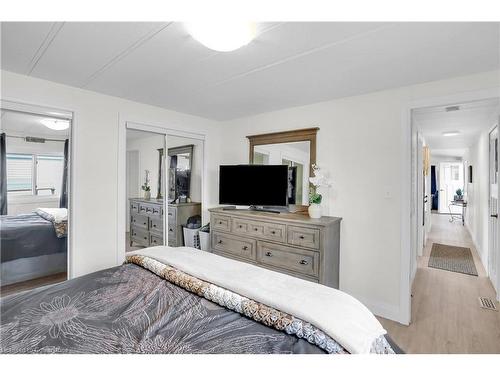 4455 David Lane, Beamsville, ON - Indoor Photo Showing Bedroom