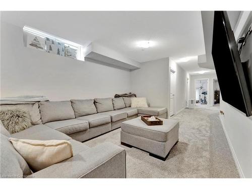 104 Parkside Drive, St. Catharines, ON - Indoor Photo Showing Living Room