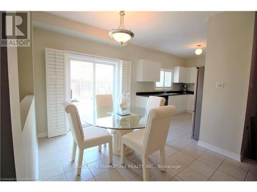 9 Bridgenorth Crescent, Hamilton, ON - Indoor Photo Showing Dining Room