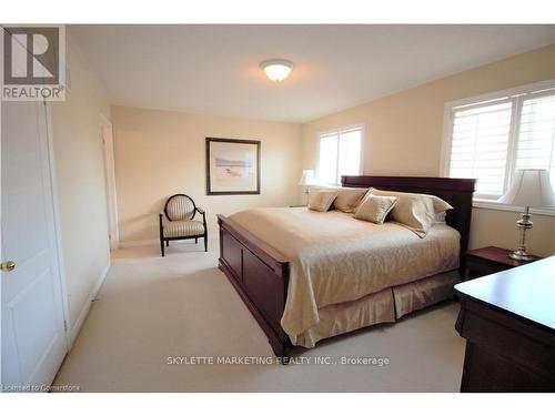 9 Bridgenorth Crescent, Hamilton, ON - Indoor Photo Showing Bedroom