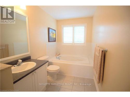 9 Bridgenorth Crescent, Hamilton, ON - Indoor Photo Showing Bathroom