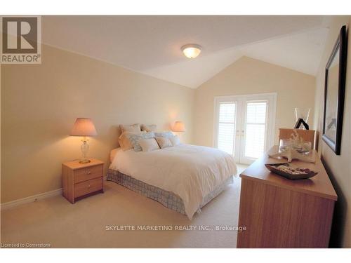 9 Bridgenorth Crescent, Hamilton, ON - Indoor Photo Showing Bedroom