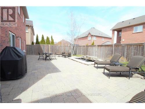 9 Bridgenorth Crescent, Hamilton, ON - Outdoor