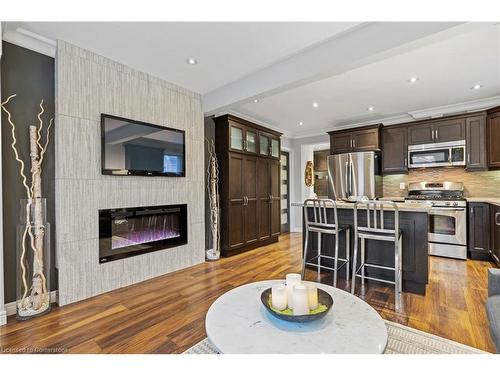 221 West 19Th Street, Hamilton, ON - Indoor Photo Showing Kitchen With Stainless Steel Kitchen With Upgraded Kitchen