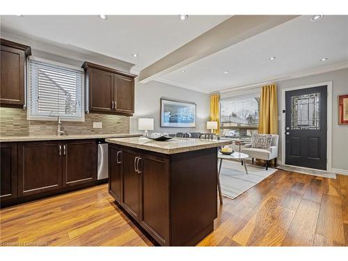 221 West 19Th Street, Hamilton, ON - Indoor Photo Showing Kitchen