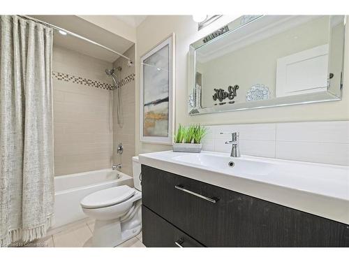 221 West 19Th Street, Hamilton, ON - Indoor Photo Showing Bathroom